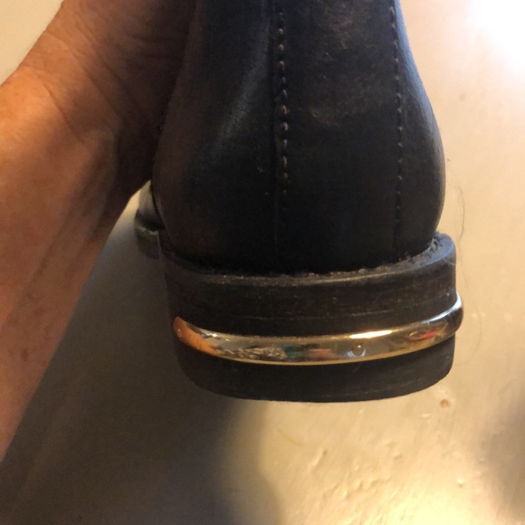 Size 7 1/2 women’s outside zip Tory Burch black Chelsea style boots low heel. - Picture 6 of 9